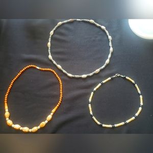 Necklace lot. 3 necklaces.